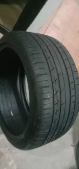 Accelera 295/35 R21
