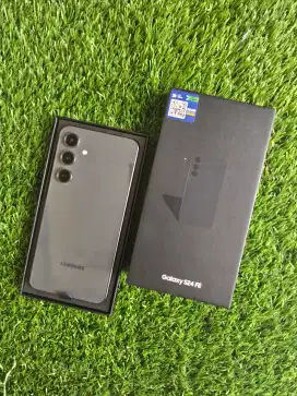 SAMSUNG S24 FE 8/256GB FULLSET EX SEIN RESMI ADA DENT SEDIKIT