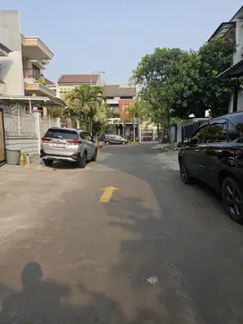 Rumah hadap selatan jalan lebar kelapa gading