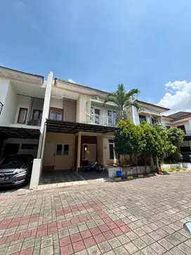 Rumah untuk keluarga muslim di perumahan barat hyatt palagan