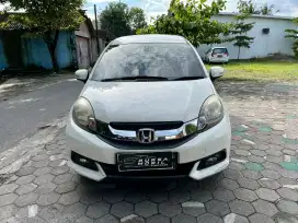 Dp 5jt. HONDA MOBILIO 2014 AT / AUTOMATIC PUTIH