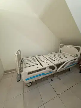 Dijual murah Bed elektrik rumah sakit merek paramount