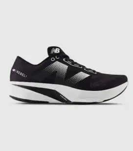 Sepatu lari New Balance Fuelcell Rebel v4 black ukuran 44