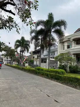 Dijual Rumah Mainroad Setraduta Raya dkt Pasteur Geger kalong Sarijadi