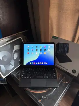 ipad air 5 M1 64gb wifi only + keyboard