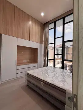 Disewakan Rumah Brand New Furnished 3 Lantai di JGC Jakarta Timur