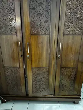 Lemari jati 3 pintu jual cepat