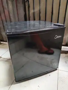 KULKAS MINI MIDEA MULUS BEKU DINGIN