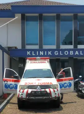 Ambulans / Ambulance Mitsubishi Triton 4x4 manual
