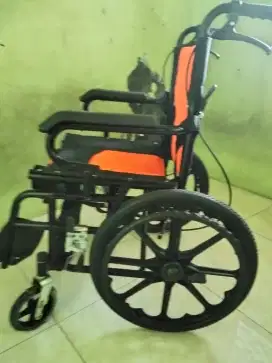 Kursi roda perawatan