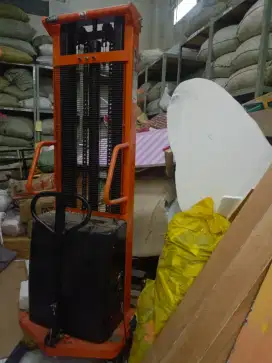Semi Electric Forklift