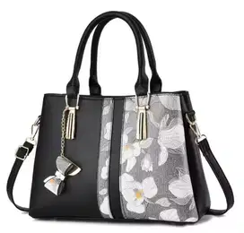 Preloved Tas Selempang Import Wanita GHW
