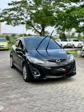 (Cash) Mazda2 V at 2014 hitam dp 5jt murah mazda 2 yaris