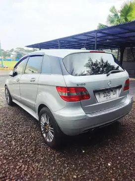 Dijual Mercedes-Benz B180 (2010)