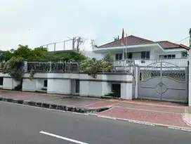 Rumah mewah usaha 2 lantai semi furnished dijual  Jalan Danau Sunter