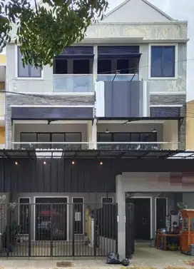 DIJUAL RUKO 3 LANTAI GADING SERPONG LOKASI STRATEGIS SIAP PAKAI