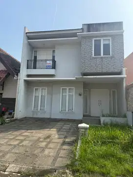 Rumah Sewa Alam Sutera 3br 2lt siap huni bagus dekat mall
