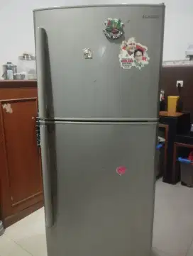 Kulkas samsung 330 lt second normal