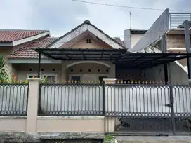 Dijual rumah rapih siap huni di Perumahan Dukuh Zamrud Mustika Jaya