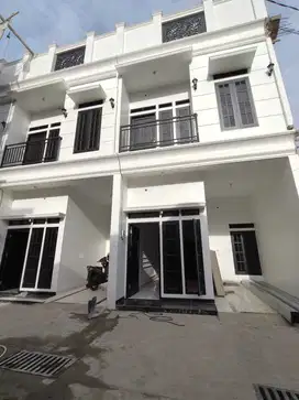 Rumah classic siap huni di condet Jakarta Timur