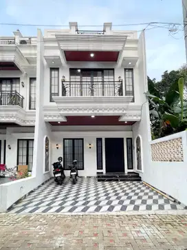 Rumah Baru Mewah Dalam Cluster Besar Pinggir JalanRaya Di Jagakarsa