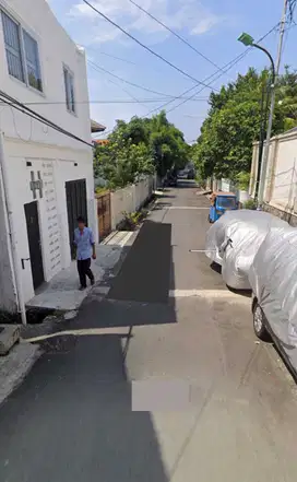rumah Apik memplak tingkat bebas banjir di pulomas, kayu putih