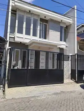 Dijual Rumah Baru Termurah di Kelasnya Manyar Jaya Row Jalan 2,5 Mobil