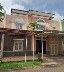 Rumah besar di cluster menaggio gading serpong