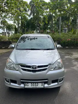 Bismilah dijual avanza antik low km