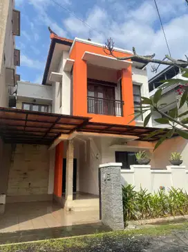 Dijual Rumah 2 Lantai di Jl. Tukad Badung, Renon