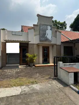HADAP JALAN RAYA BISA BUAT USAHA Dijual Rumah Puri Surya Jaya Sidoarjo