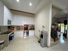 Dijual Rumah Cantik Posisi Hoek di Metland Puri Cipondoh, Tangerang