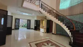 Jual Rumaho Manyar Jaya Mewah 2 Lantai Hadap Timur