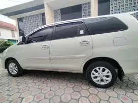 Toyota Kijang Innova 2010 Bensin