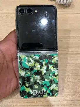 Samsung Z Flip 5 Bekas Kondisi 100%, masih mulus
