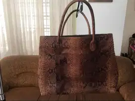 Tas kulit tanpa merk