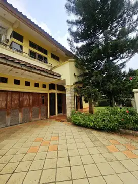 Rumah halaman luas di komplek elite Villa Cinere Mas dekat ke Jaksel