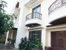 Jual Cepat Rumah Modern 2 Lantai di Cipete SHM