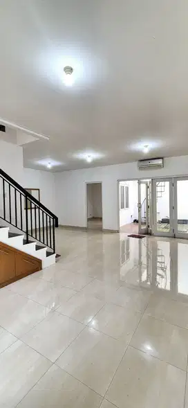 Sewa Murah Rumah Rapih Siap Huni Strategis Raffles Hills