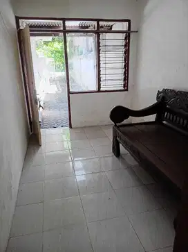 Di Sewakan Rumah di dekat Masjid Nasional Al Akbar dan Bandara Juanda