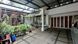 Dijual rumah lokasi strategis & siap huni di Sektor 9 Bintaro
