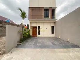 RUMAH 2 LANTAI SIAP HUNI UTARA JOGJA BAY DI SLEMAN