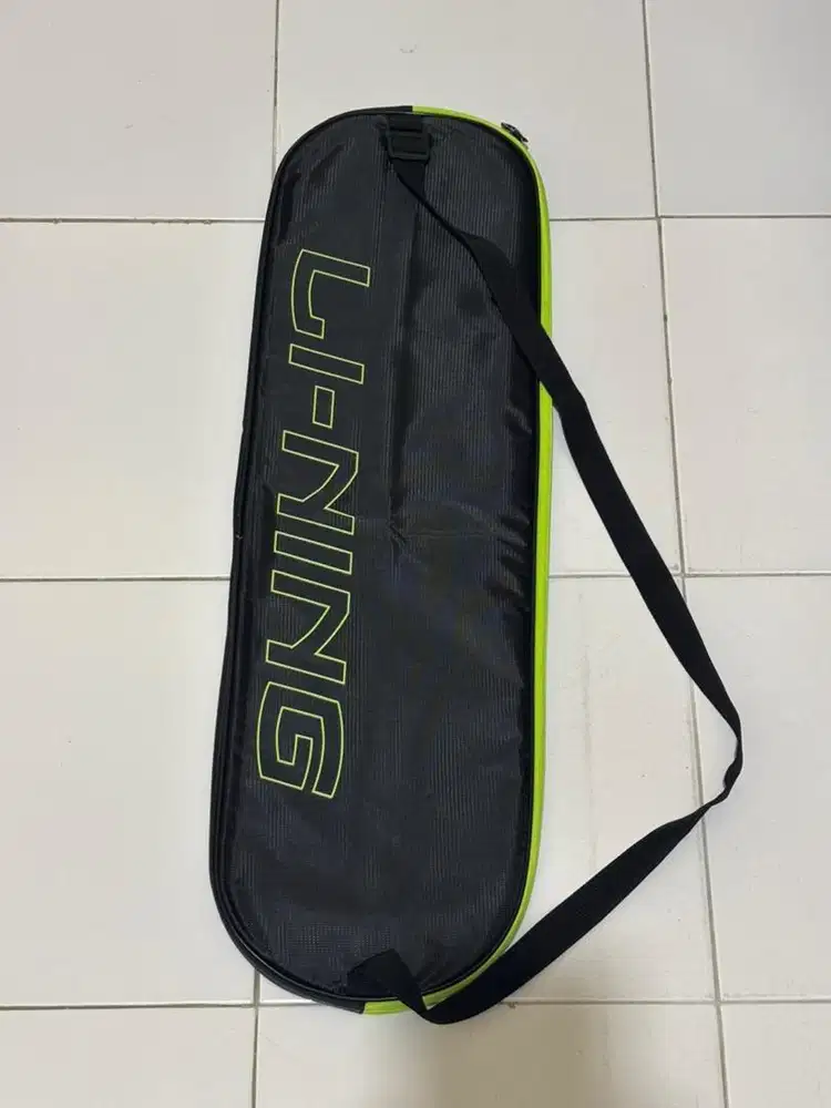 Sarung Raket Badminton