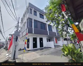 Rumah siap huni 3 lantai 5 menit dari halte  busway Kemayoran
