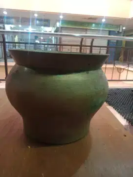 Bokor dari besi kuningan