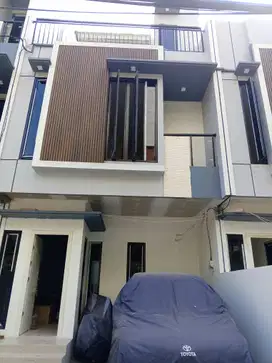 Dijual Rumah Baru Minimalis Modern 3 Lt di Gunung Sahari Jakarta Pusat