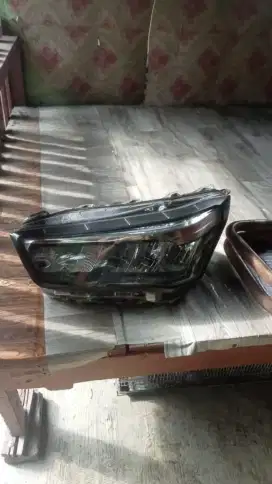 Lampu depan mobil