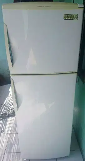 Jual kulkas Sanyo emerald 2p siap pakai no minus