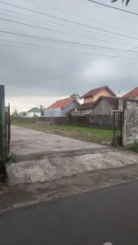 Jalan Damai, Tanah Sleman Jogja, Dekat UII
