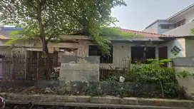 Rumah tua hitung tanah luas 540 m ,Cempaka Putih Jakarta Pusat
